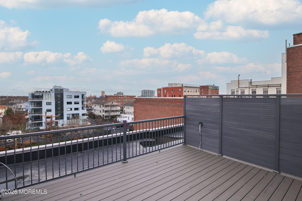 527 Bangs Avenue - Photo 3