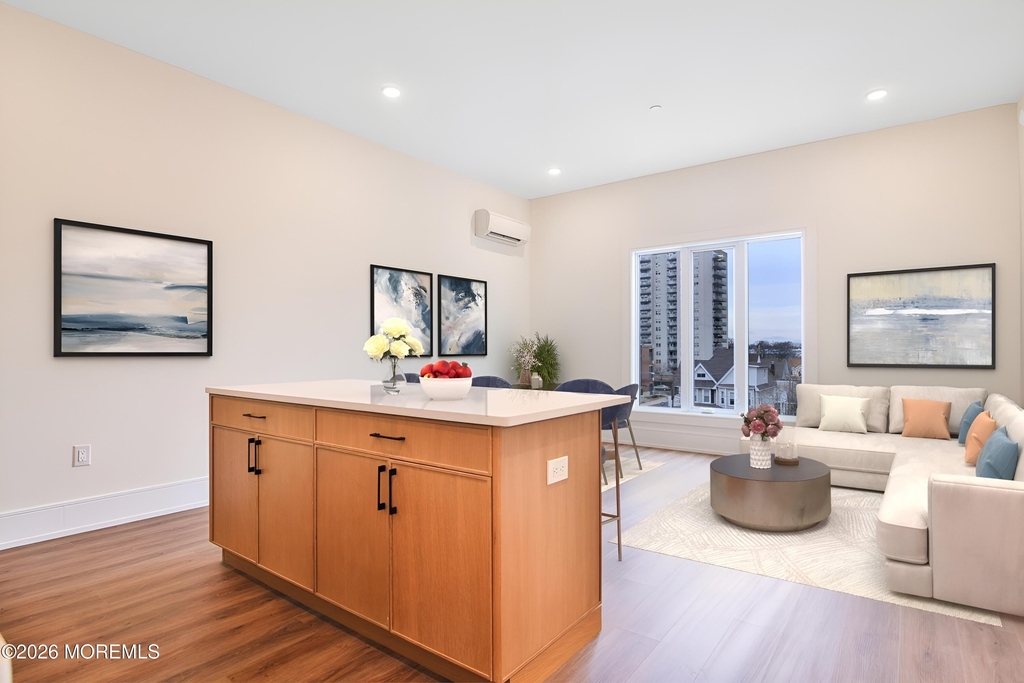527 Bangs Avenue - Photo 1