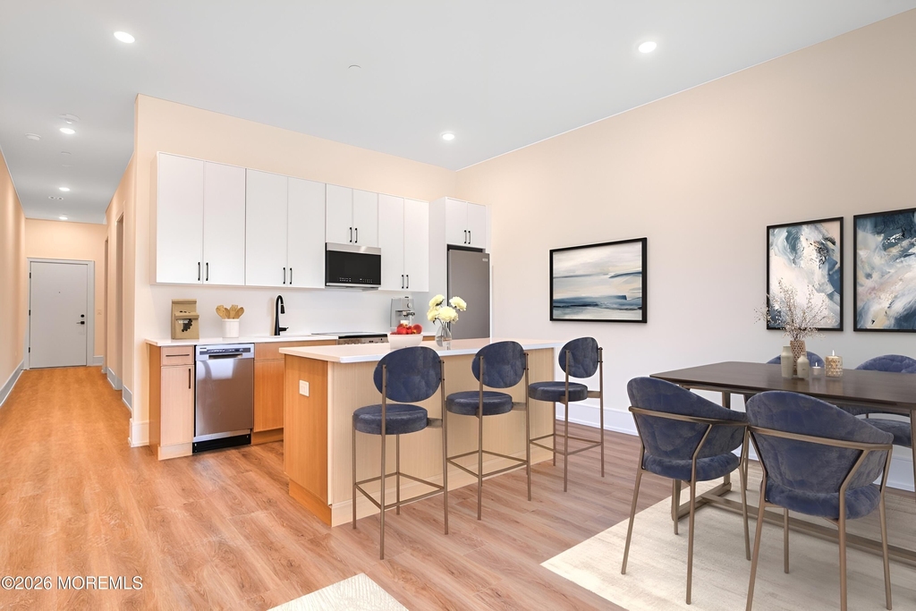 527 Bangs Avenue - Photo 0