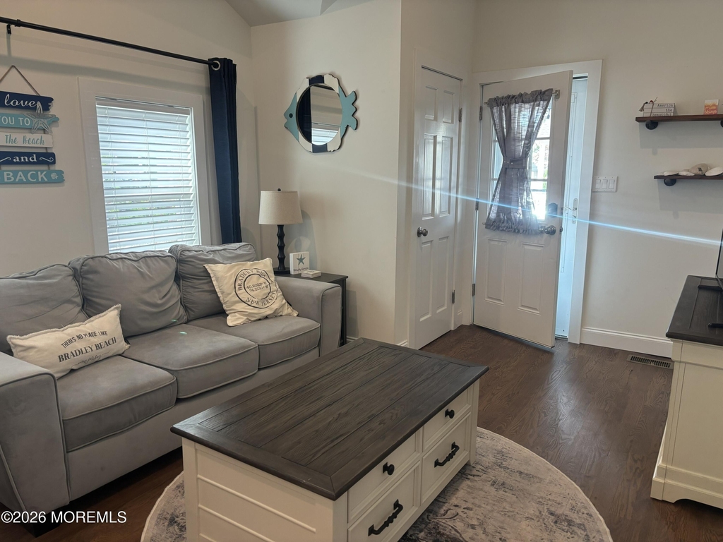 606 Hammond Avenue - Photo 5