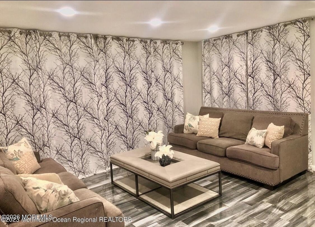 410 Burlington Avenue - Photo 5