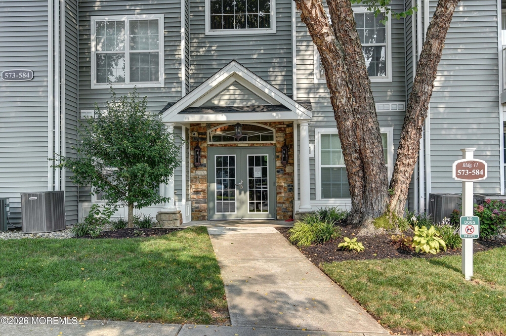574 Saint Andrews Place - Photo 1