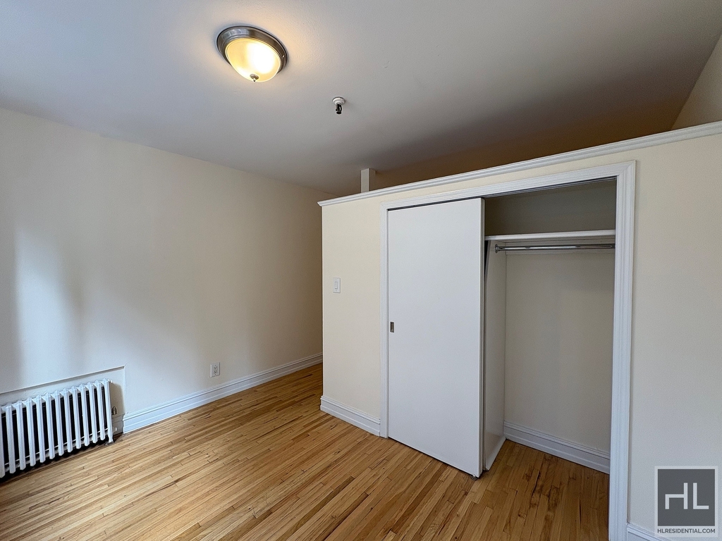 1 Avenue - Photo 2
