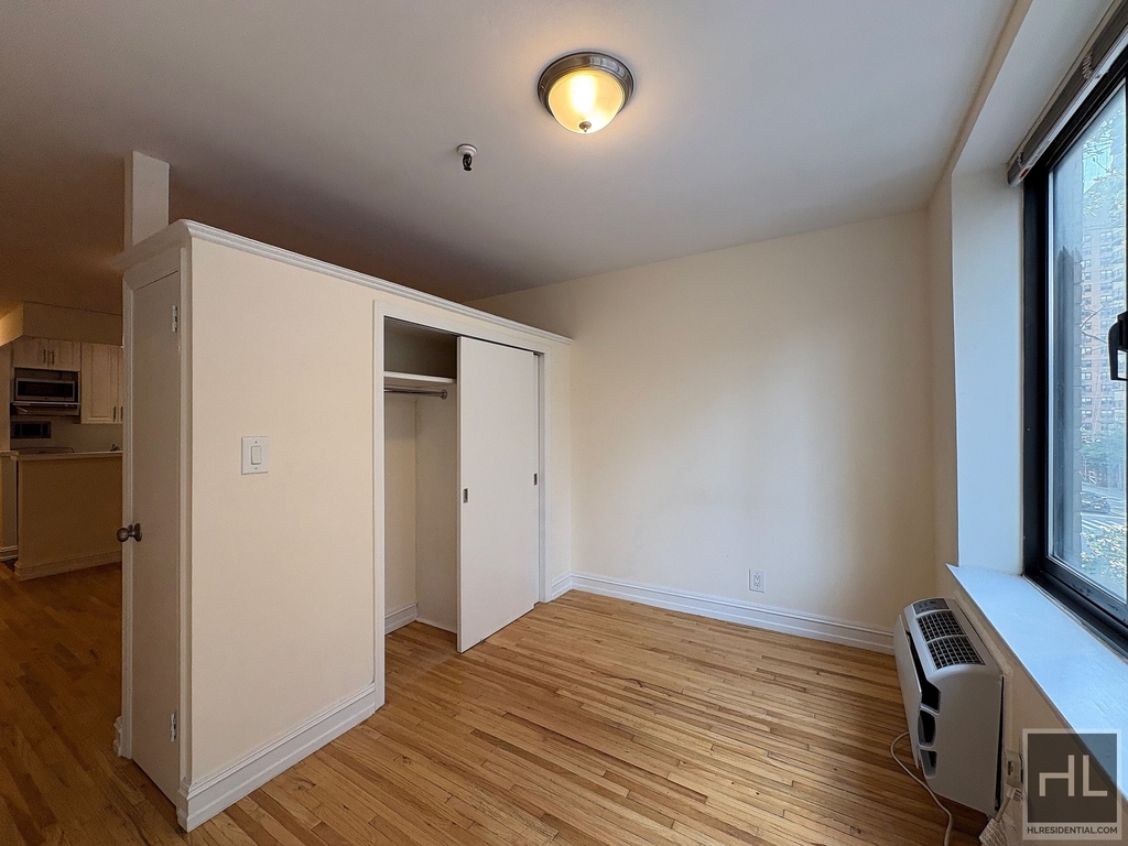 1 Avenue - Photo 1