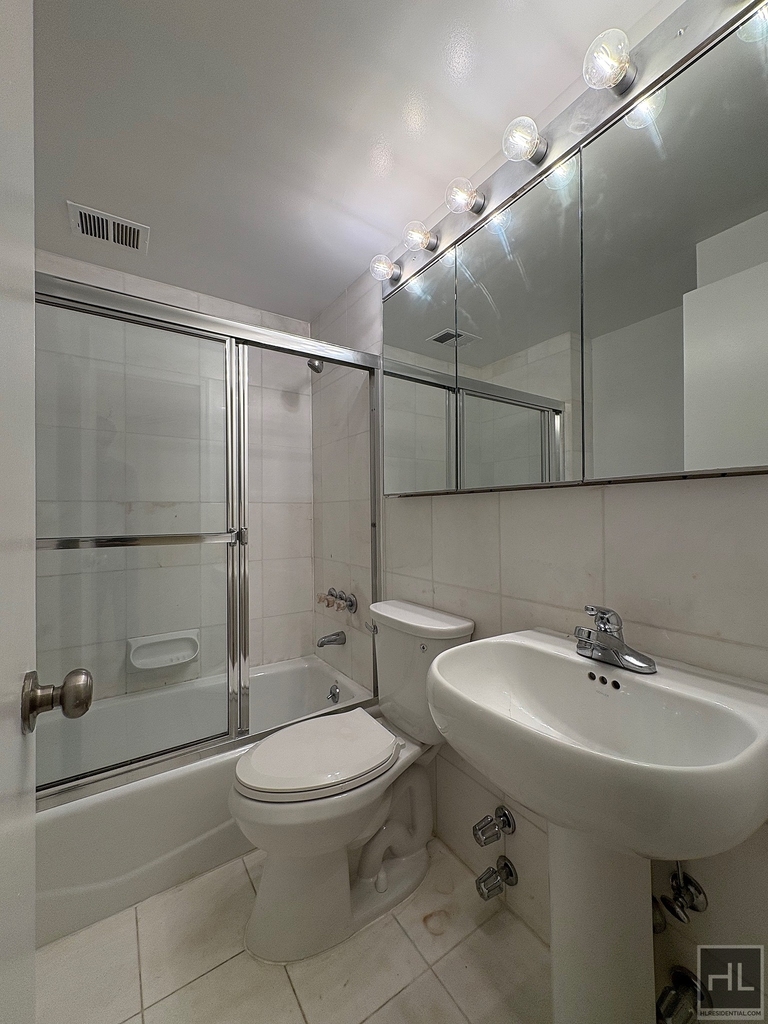 1 Avenue - Photo 7