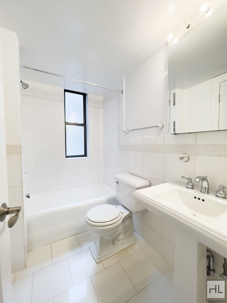 East 80th Street - Photo 7