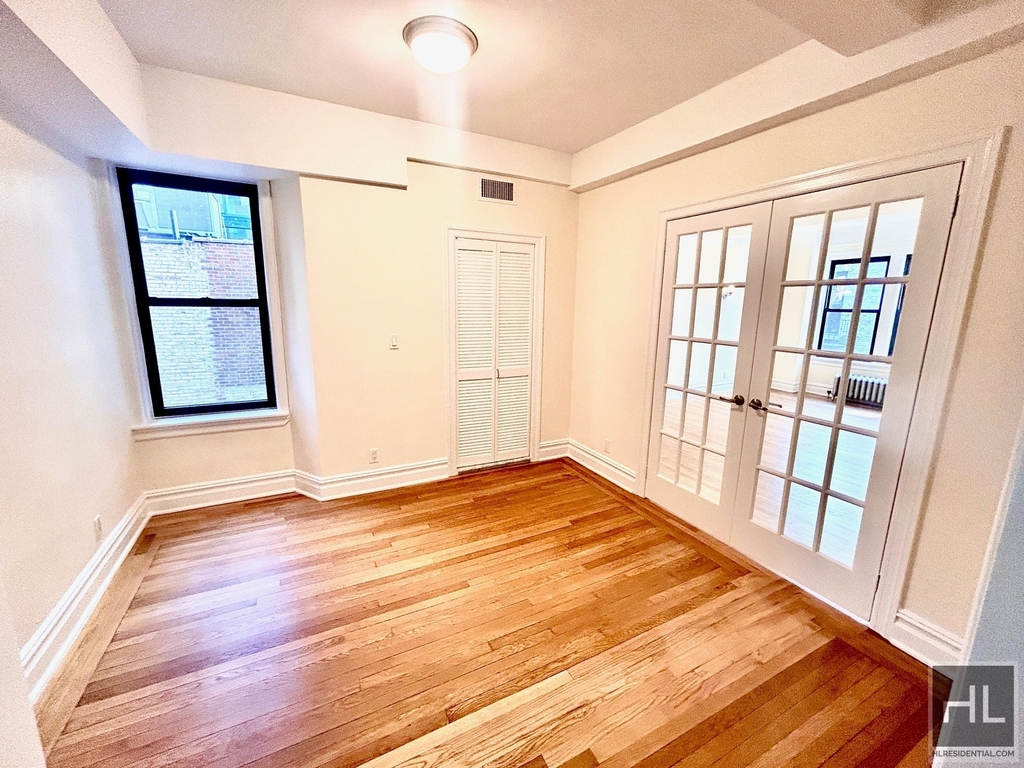 East 80th Street - Photo 4