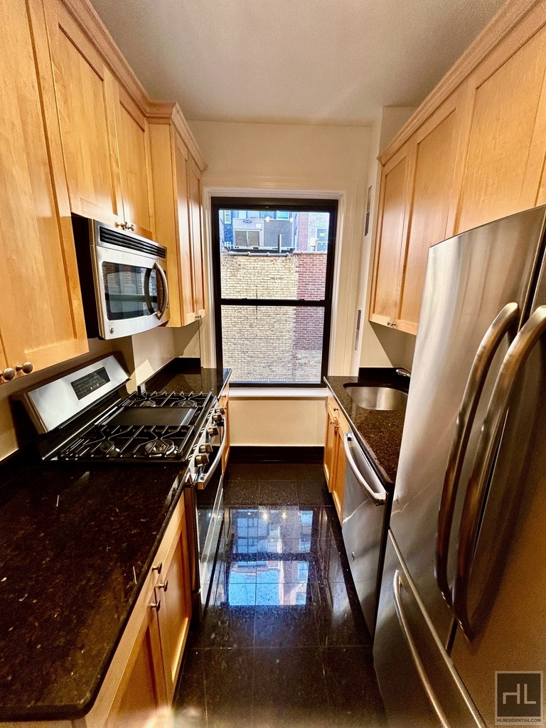East 80th Street - Photo 2