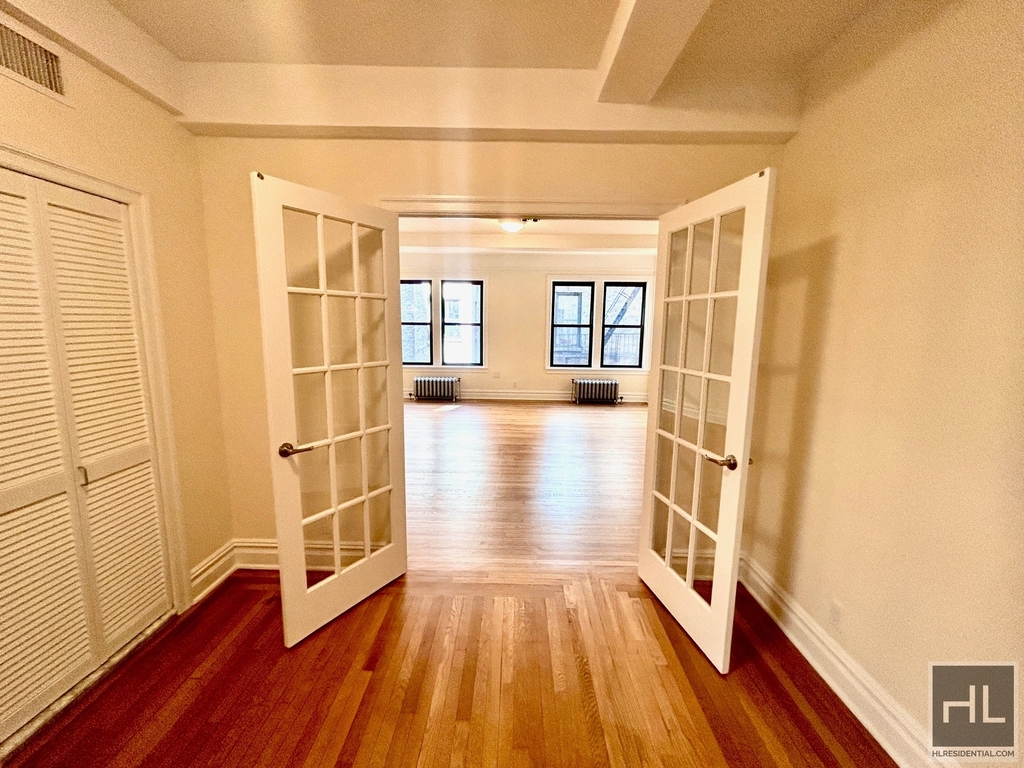 East 80th Street - Photo 3