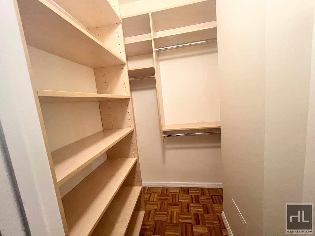 East 80th Street - Photo 5
