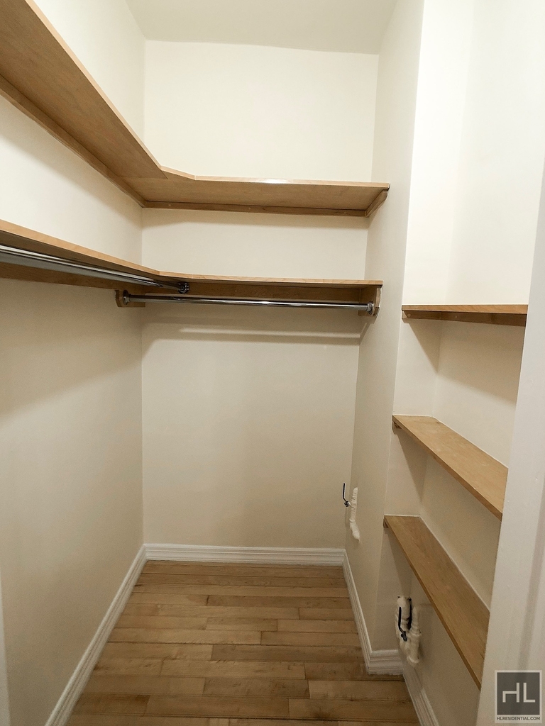 East 80th Street - Photo 4