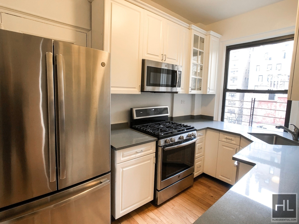 East 80th Street - Photo 0