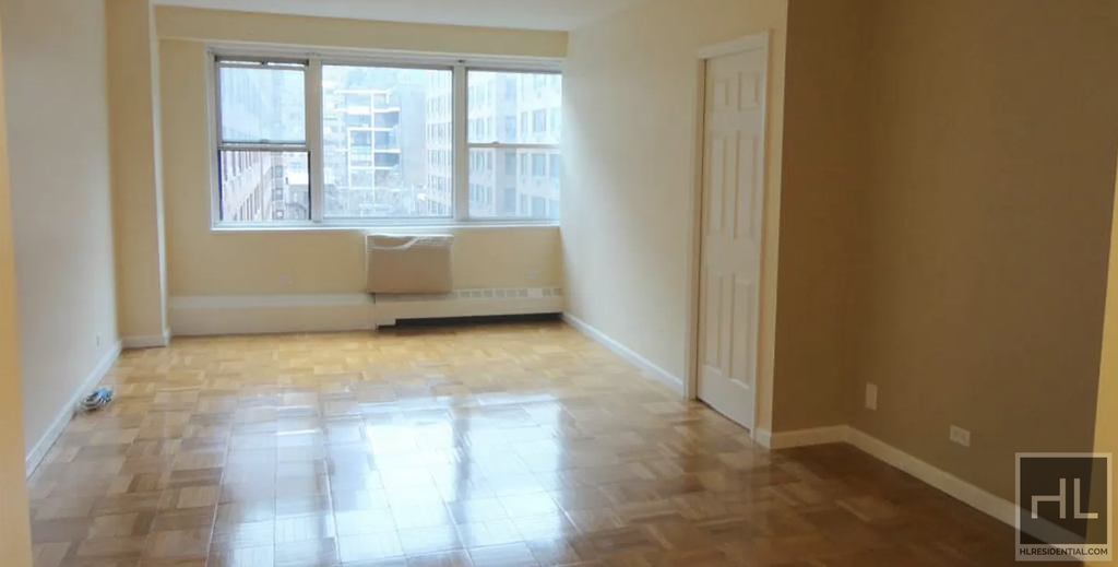 York Avenue - Photo 3