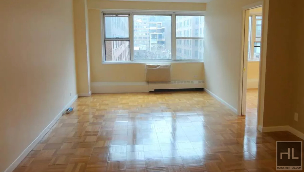 York Avenue - Photo 2