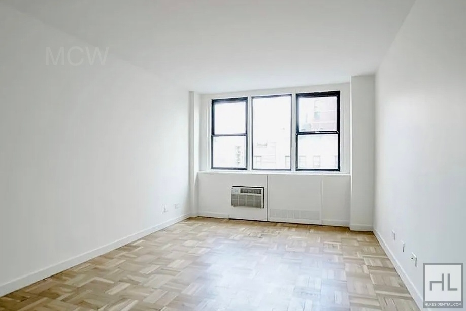 East 79th Street - Photo 2
