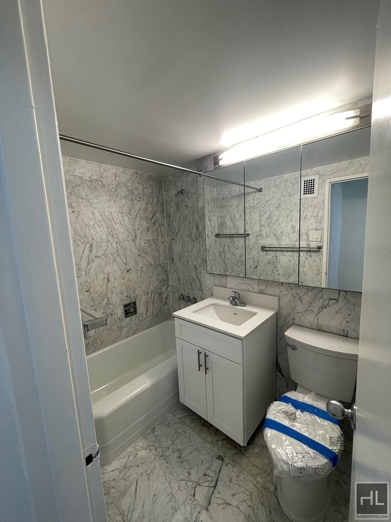 East 71st Street - Photo 6