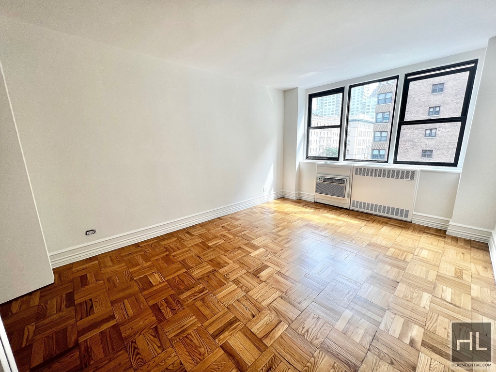 East 79th Street - Photo 0