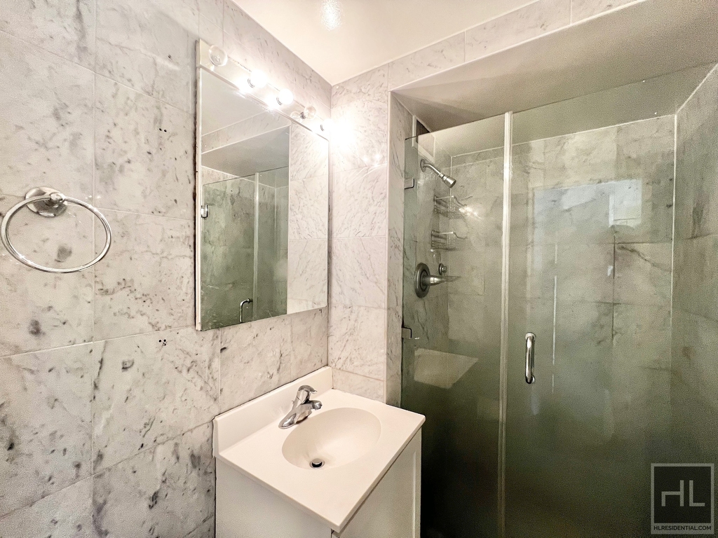 East 79th Street - Photo 4