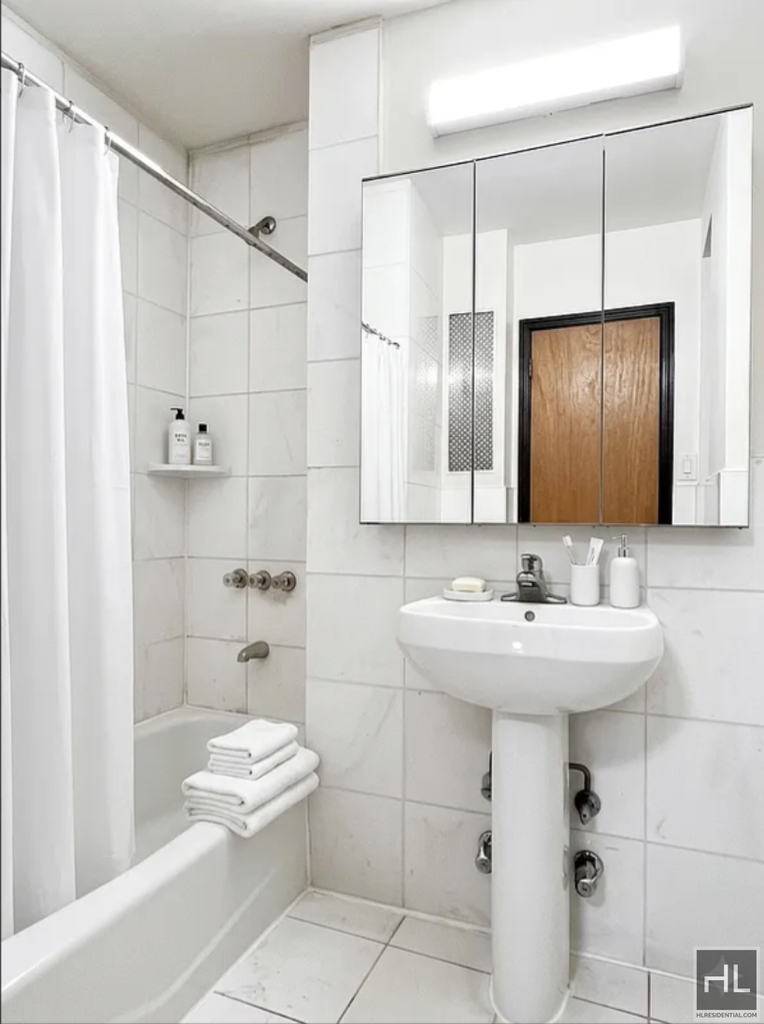 East 84 Street - Photo 4