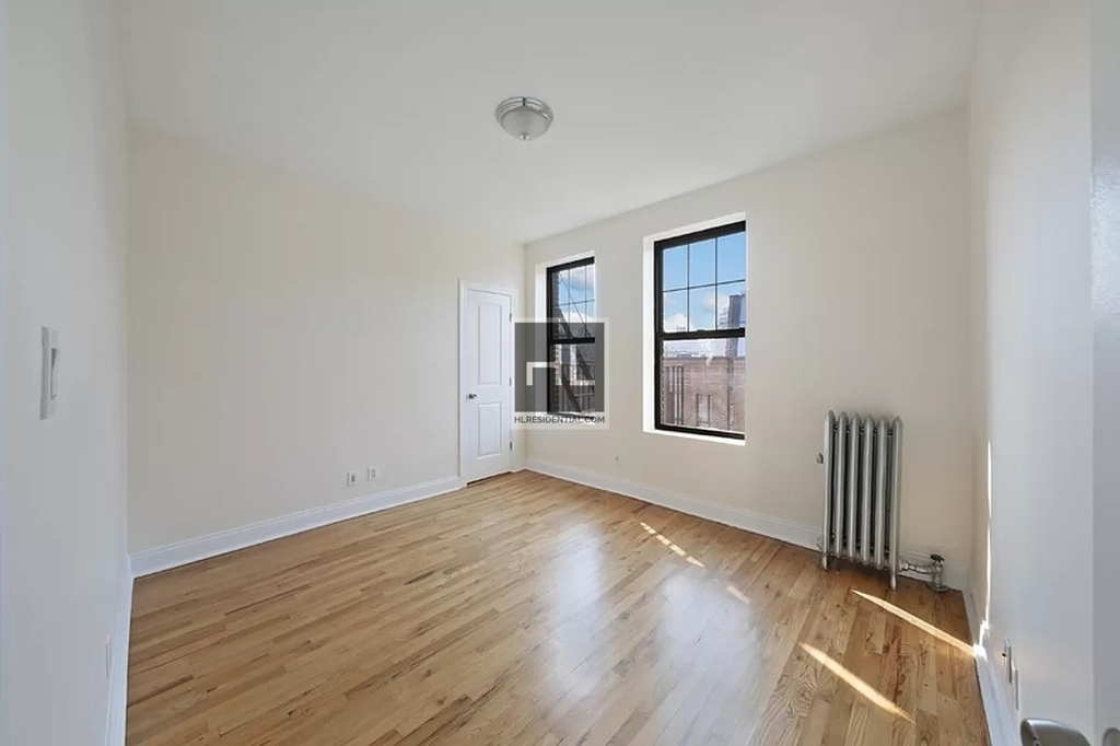 West 11th Street - Photo 0