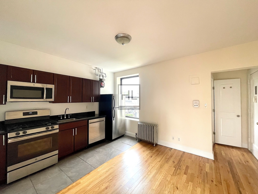 West 11th Street - Photo 2