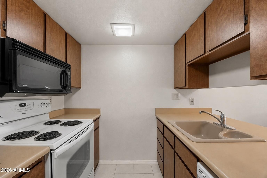 3033 E Devonshire Avenue - Photo 3