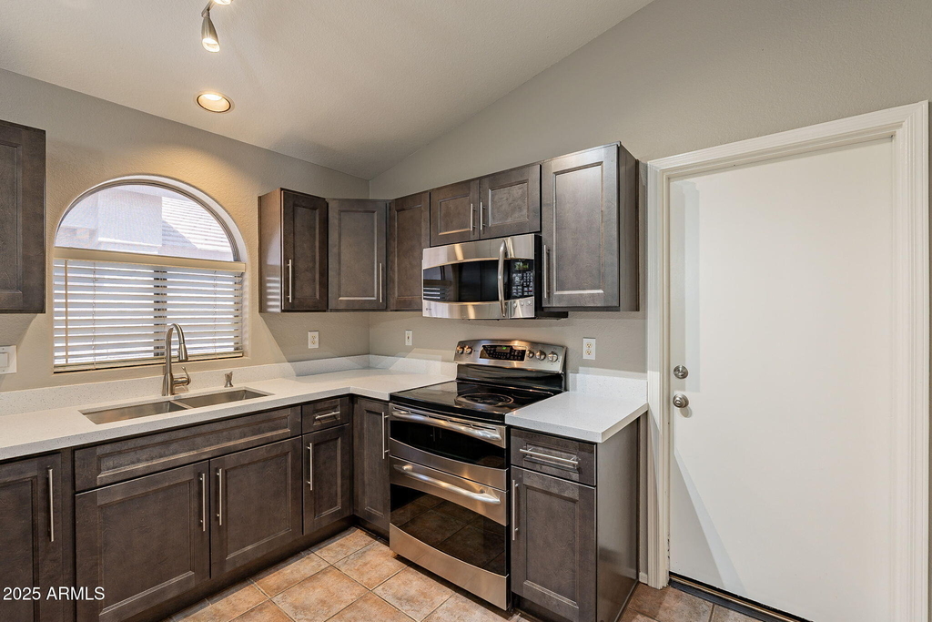 491 E Devon Drive - Photo 10