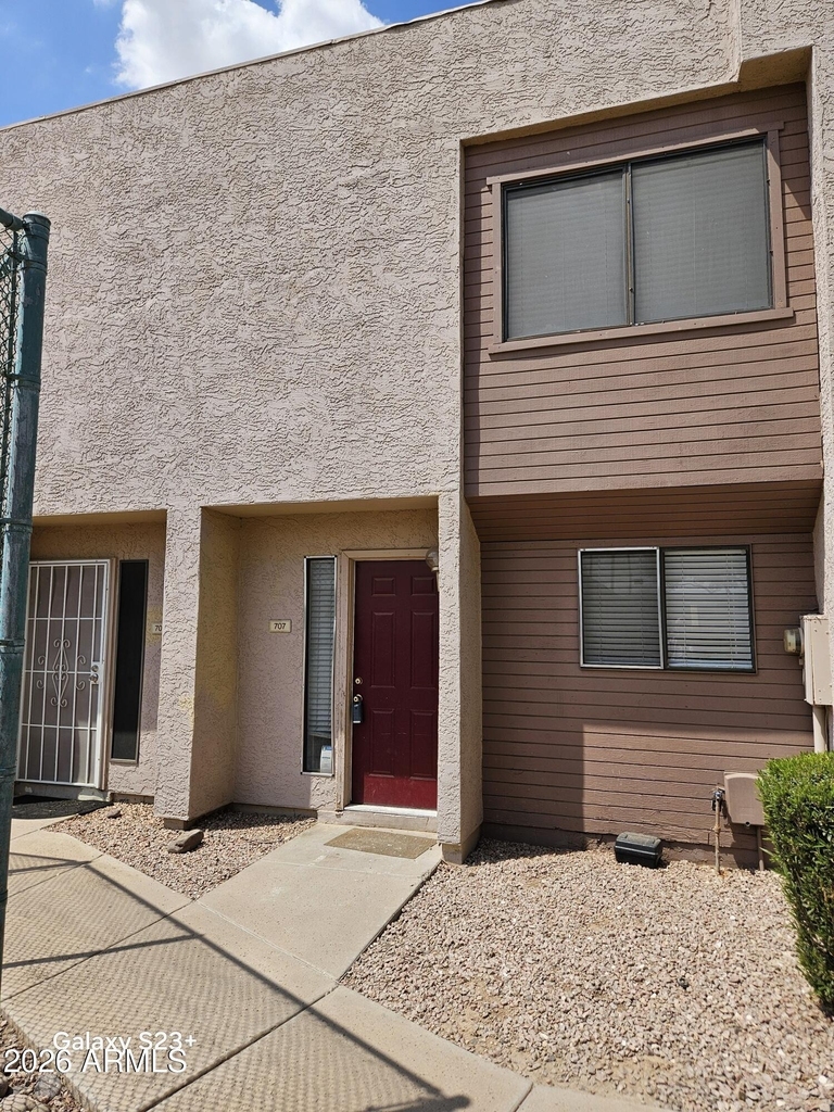 707 W 13th Street - Photo 0