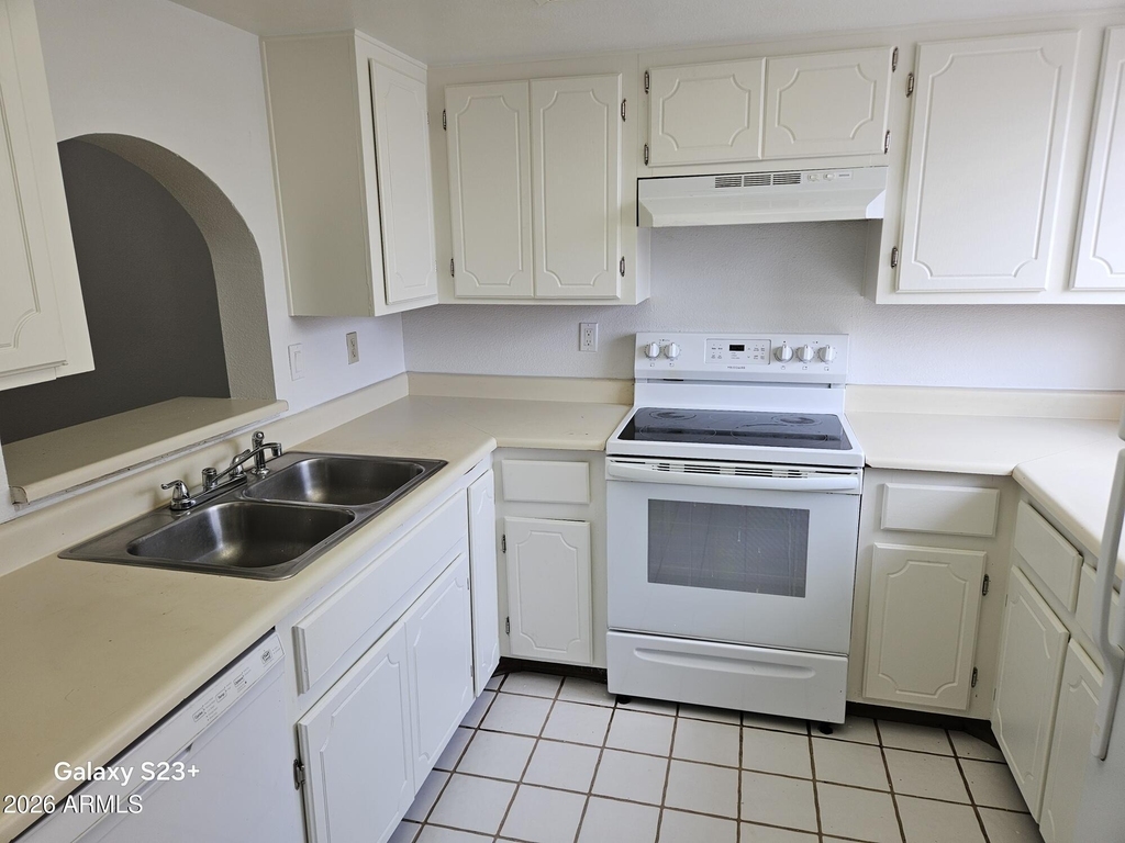 707 W 13th Street - Photo 2