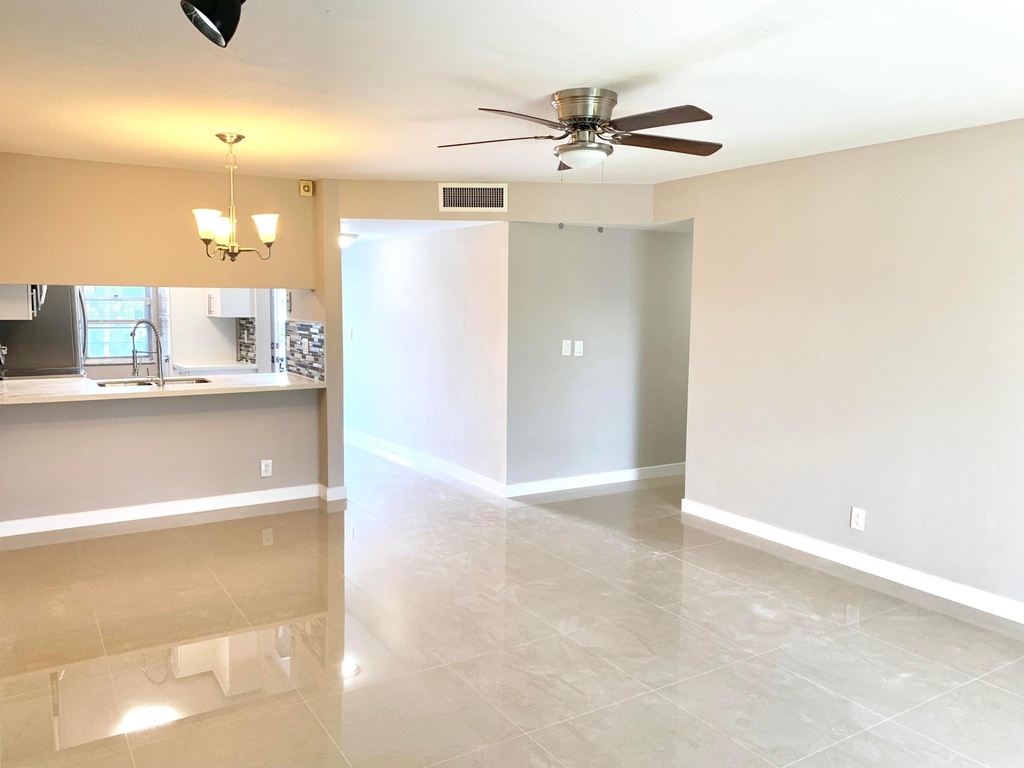 2750 Forest Hills Boulevard - Photo 8
