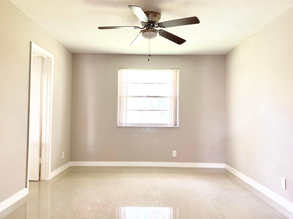 2750 Forest Hills Boulevard - Photo 25