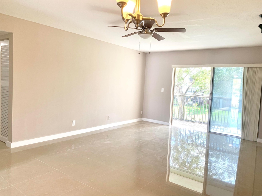 2750 Forest Hills Boulevard - Photo 9