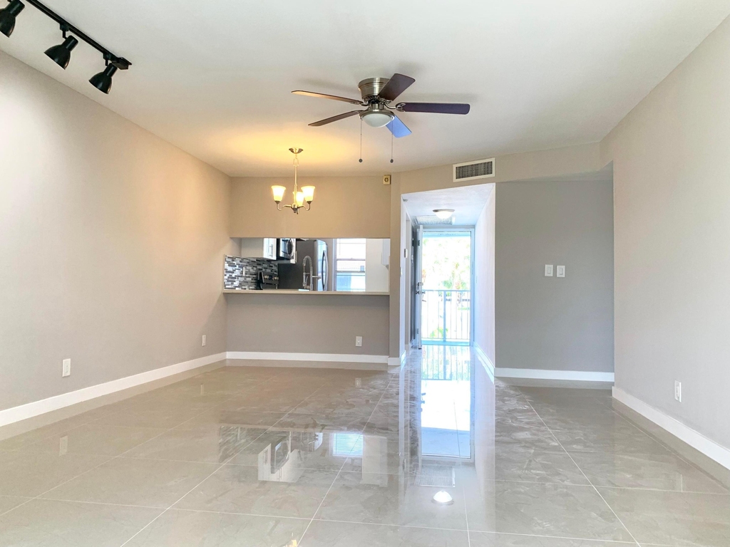 2750 Forest Hills Boulevard - Photo 4