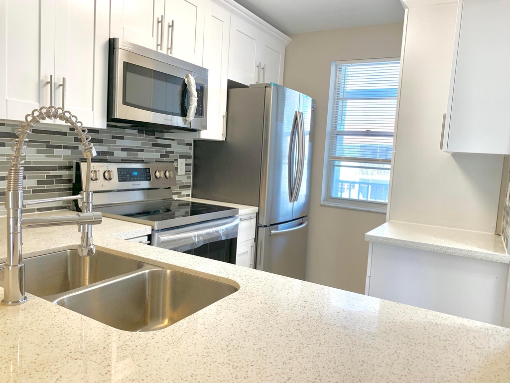 2750 Forest Hills Boulevard - Photo 18