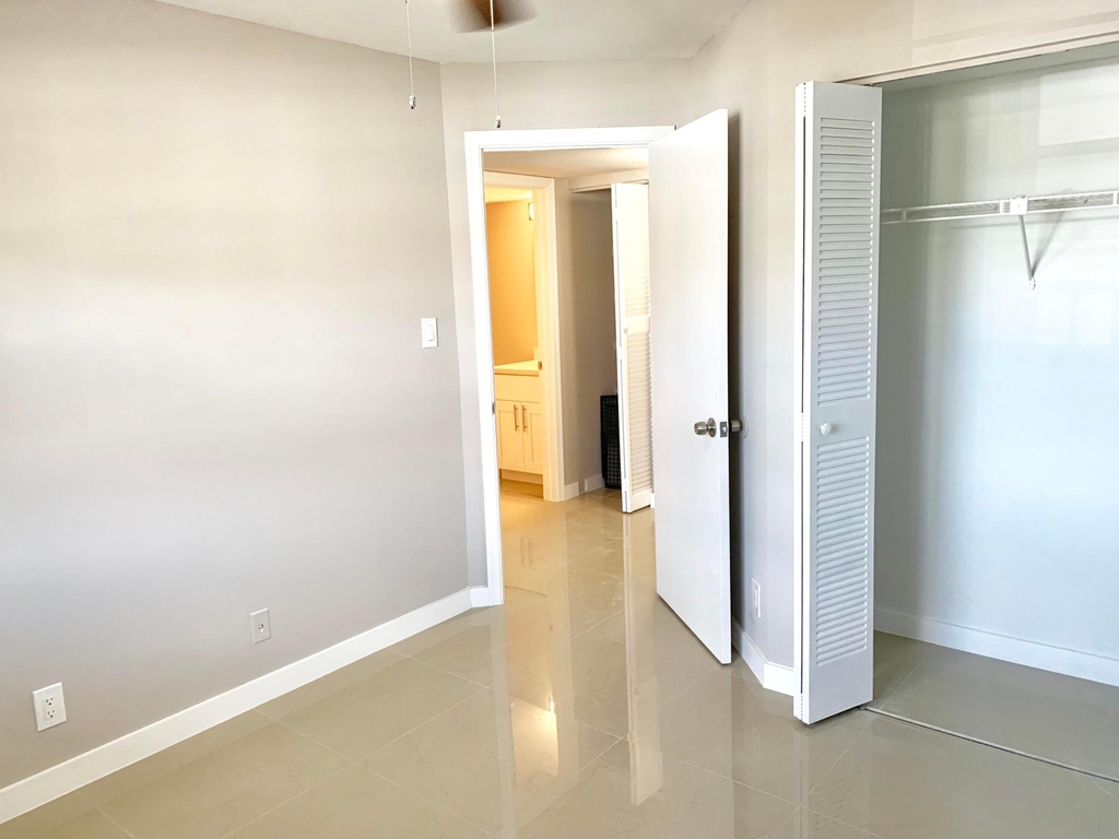 2750 Forest Hills Boulevard - Photo 22