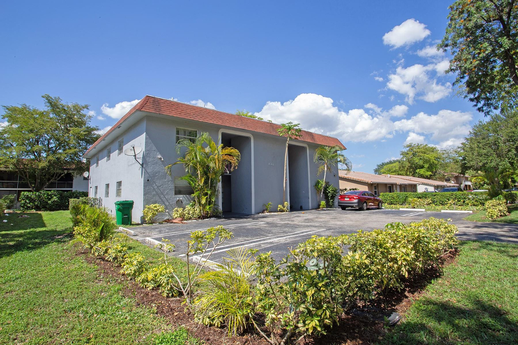 10131 Nw 35th Street - Photo 1