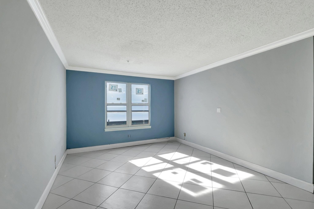 2301 N Congress Avenue - Photo 0