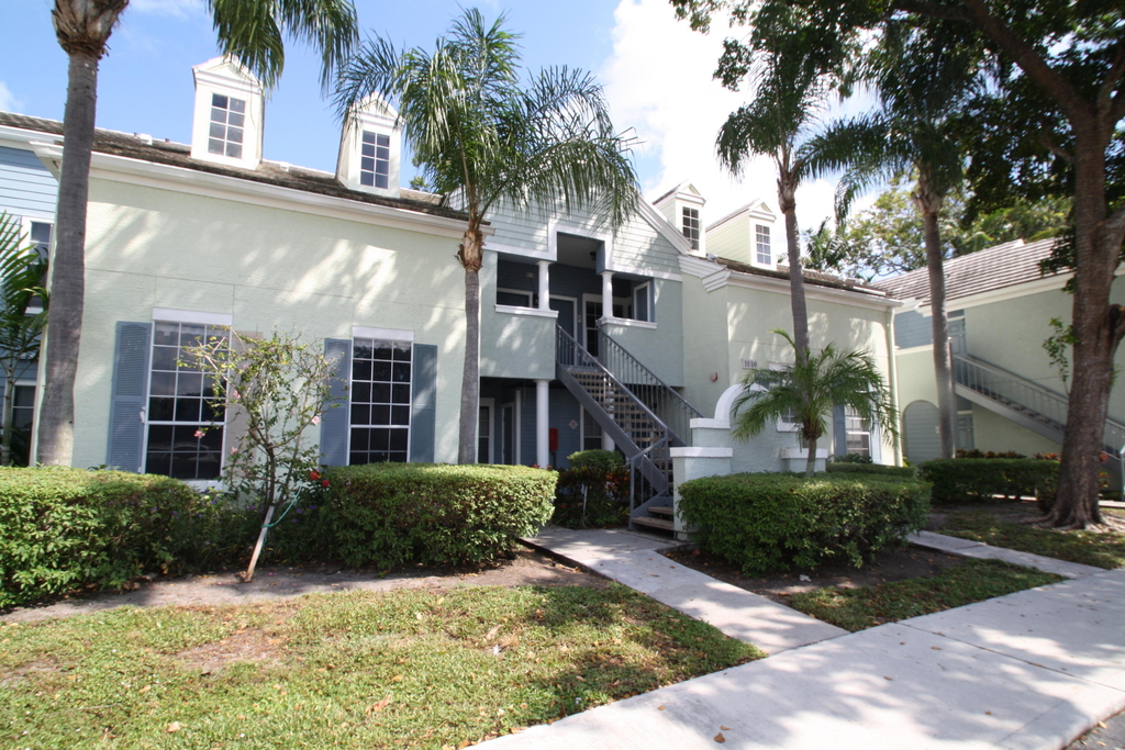 1000 Crystal Way - Photo 0