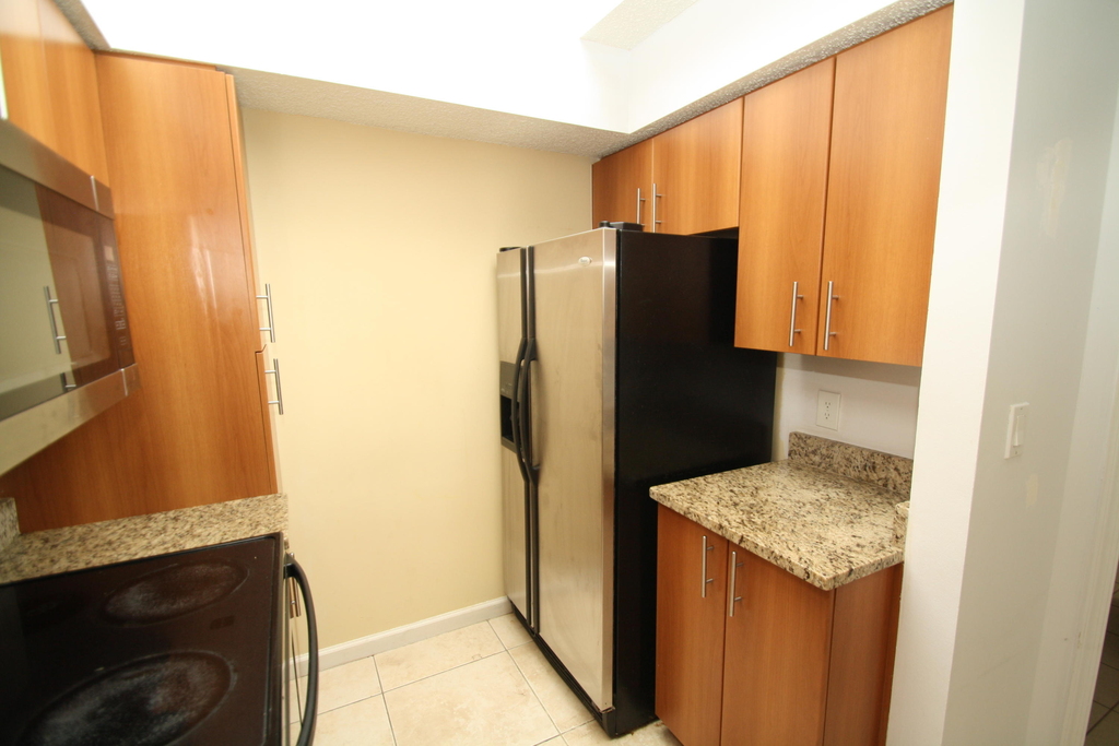 1000 Crystal Way - Photo 3