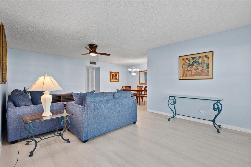 220 Country Lane - Photo 2