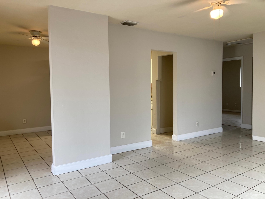 6124 Lincoln Street - Photo 5