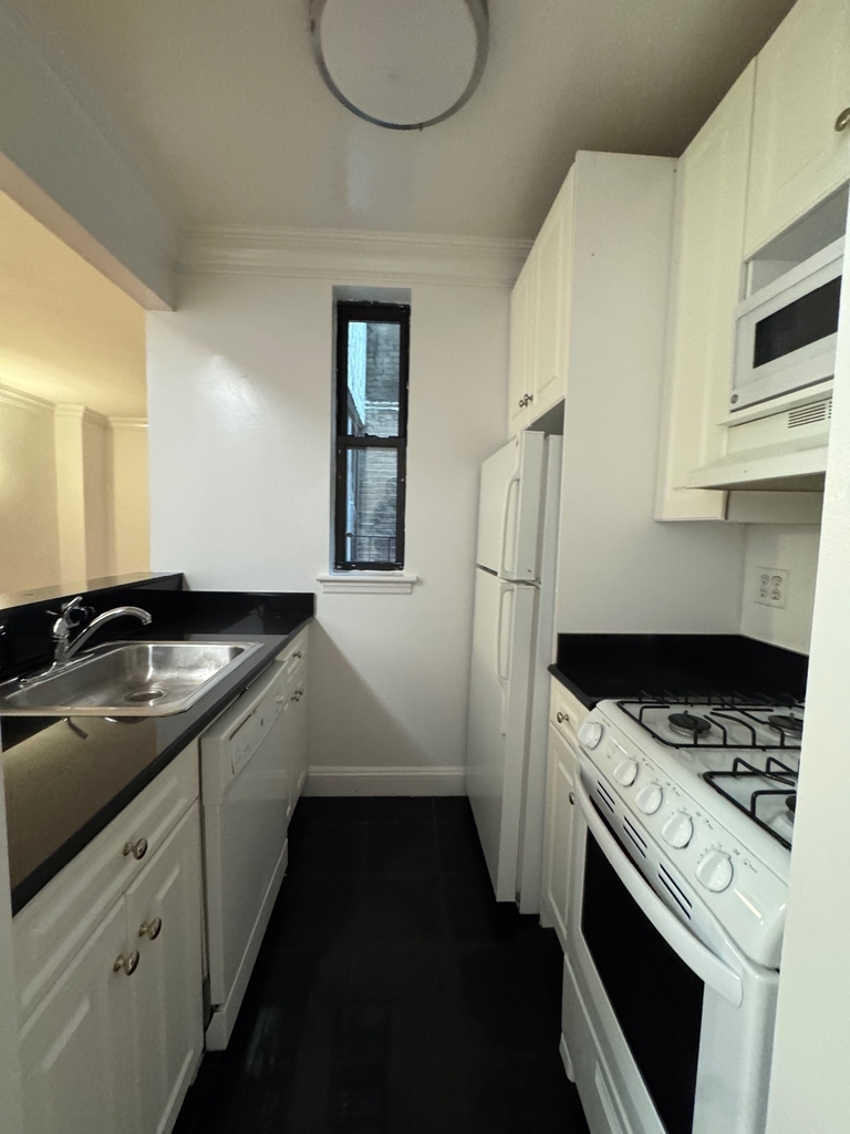 East 78th Street - Photo 3