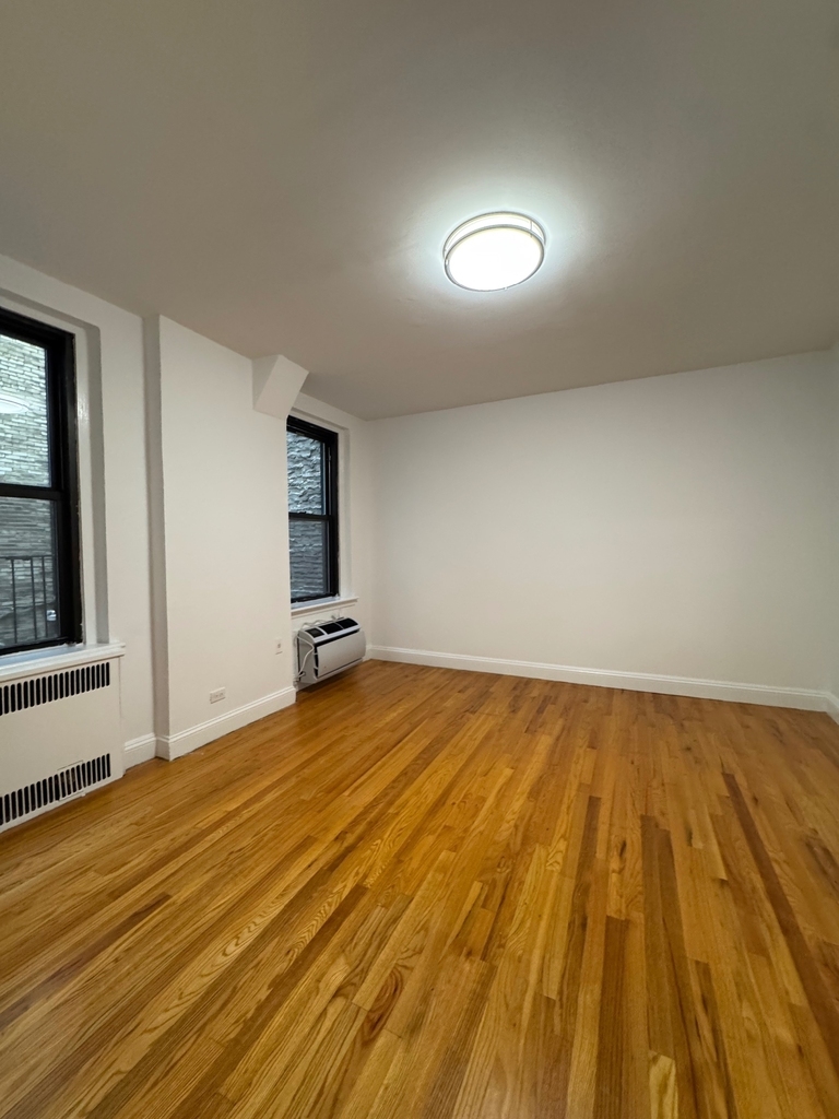 East 78th Street - Photo 5