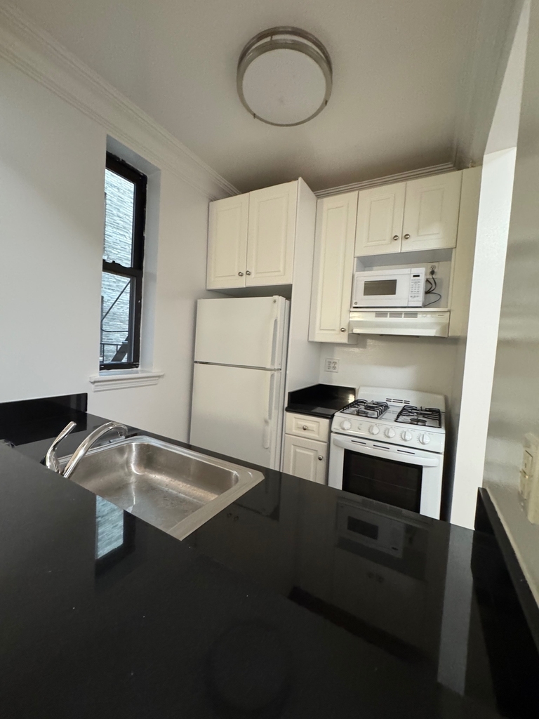 East 78th Street - Photo 4
