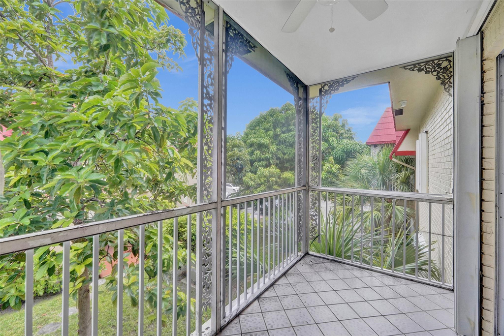 555 Se 8th Street - Photo 0