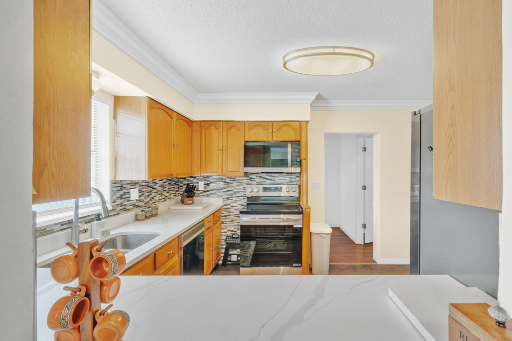 1350 Riverside Circle - Photo 8