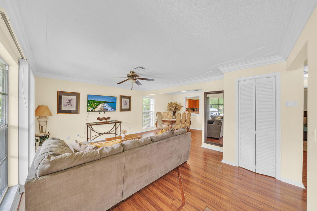 1350 Riverside Circle - Photo 4