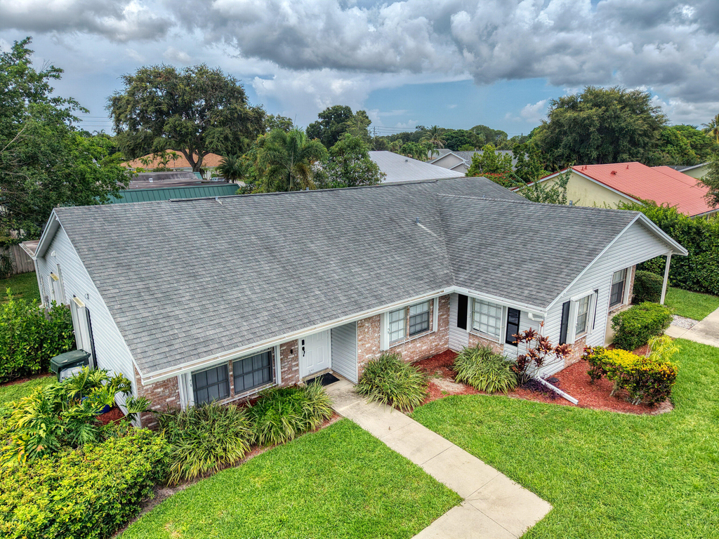 1350 Riverside Circle - Photo 0