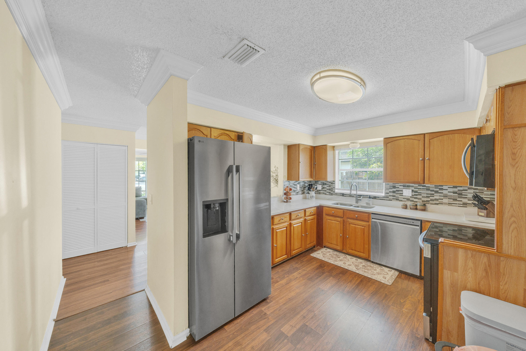 1350 Riverside Circle - Photo 10