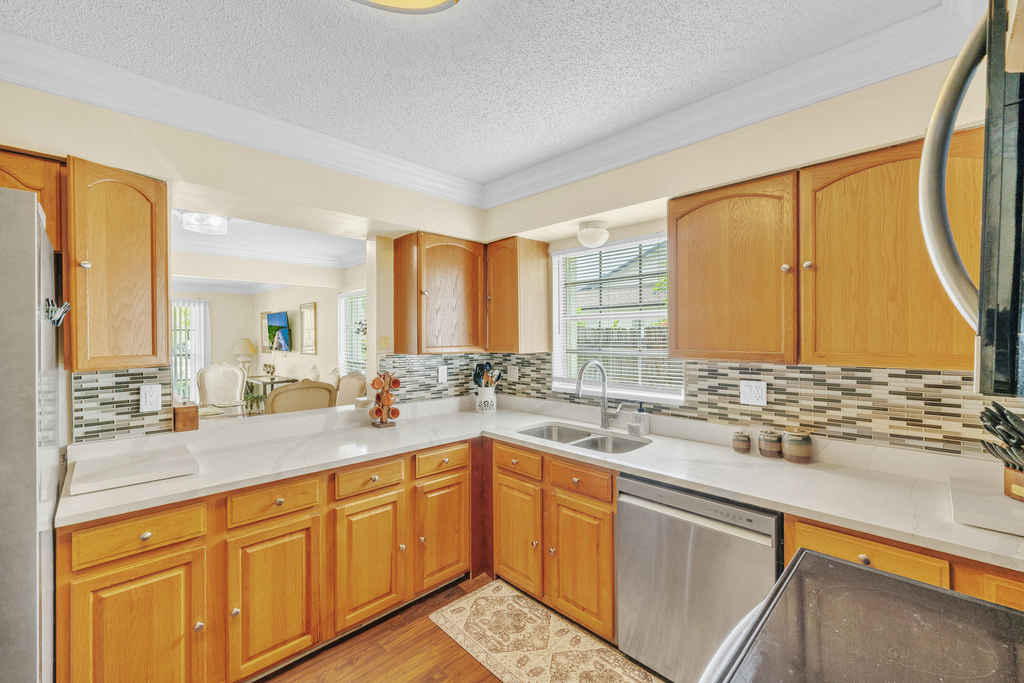 1350 Riverside Circle - Photo 11